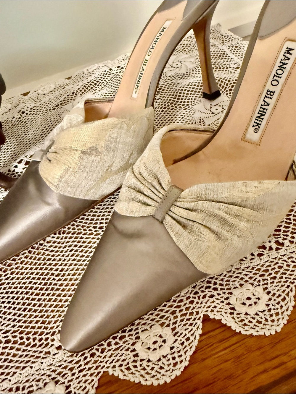 Vintage Manolo Blahnik Silver Satin Pointed-Toe bow Pumps